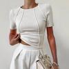 T-shirt da donna monocolore con spacco sul petto e scollo rotondo Un nuovo top estivo aderente