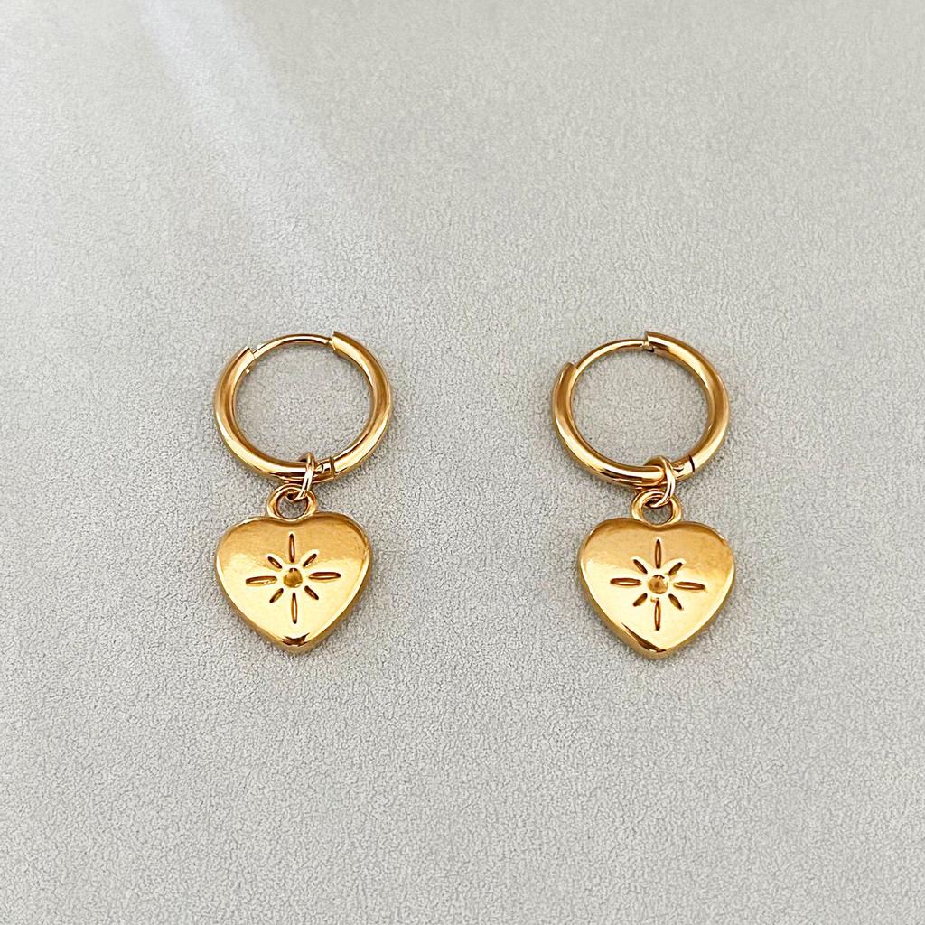 Orecchini a Forma di Cuore di Farfalla di Lusso Stile Europeo e Americano - Design Traforato con Personalità Unica