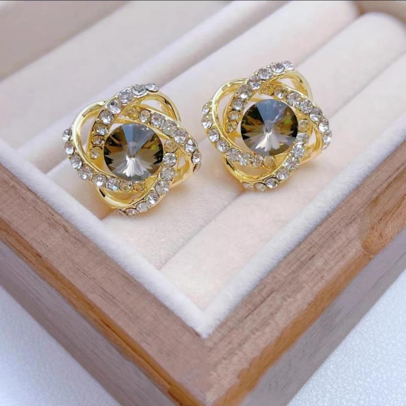 Wind fashion versatile stud earrings women's hot-selling high-end temperament trendy earrings street stall night market explosion