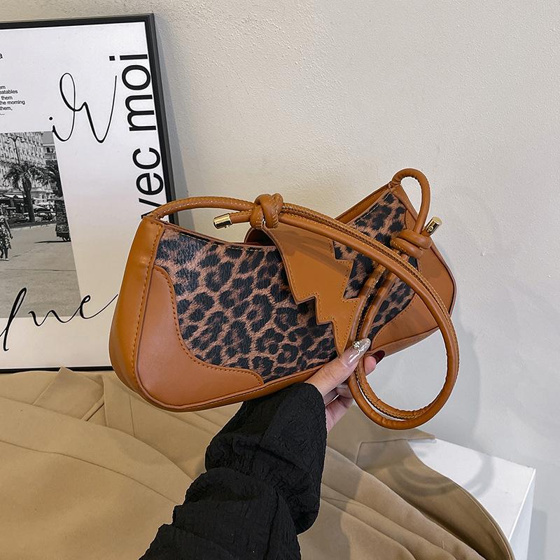 Foreign feeling underarm bag women's 2025 autumn and winter new ins simple leopard print belt buckle niche design messenger women's bag