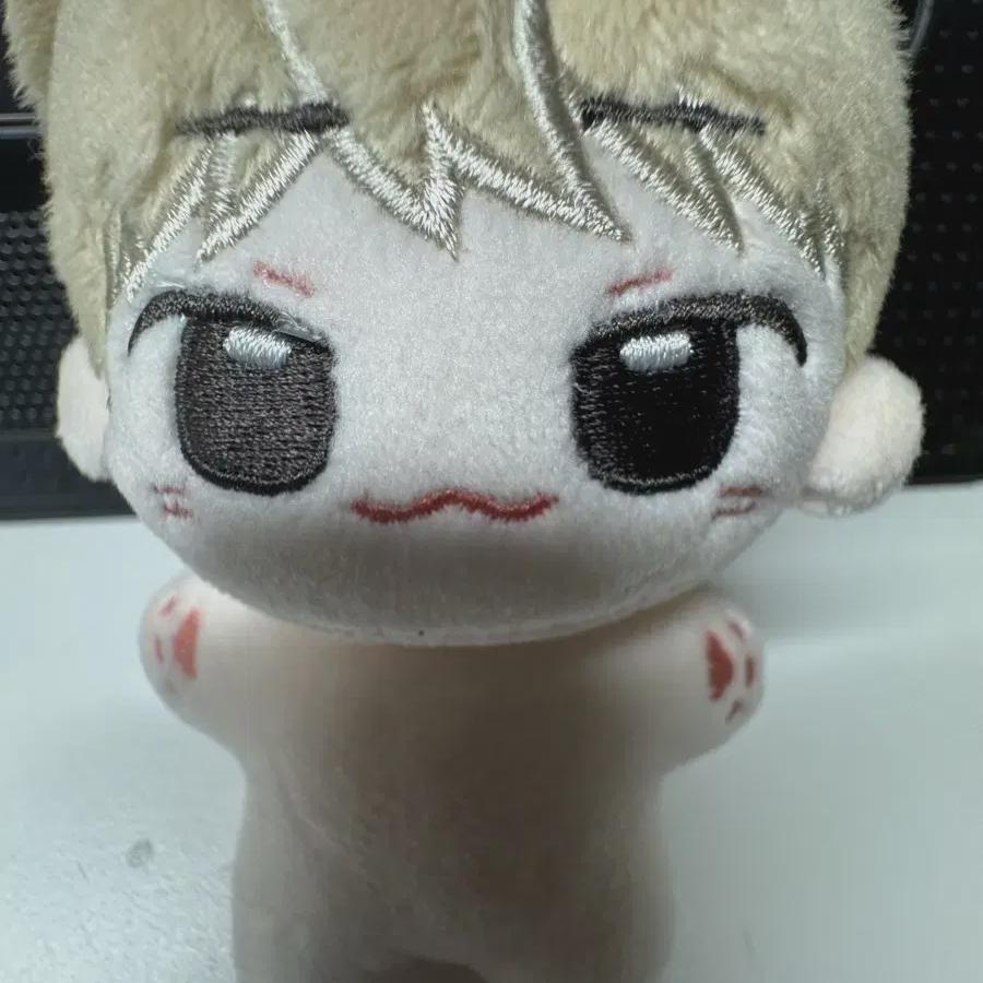 

I m Wearing A Seventeen Dino 10cm Doll!