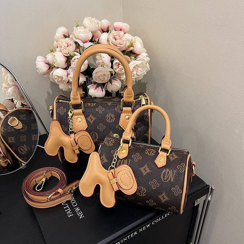 Premium Texture Fashion Portable Pillow Bag Bag Women'S Shoulder Crossbody Boston Bag