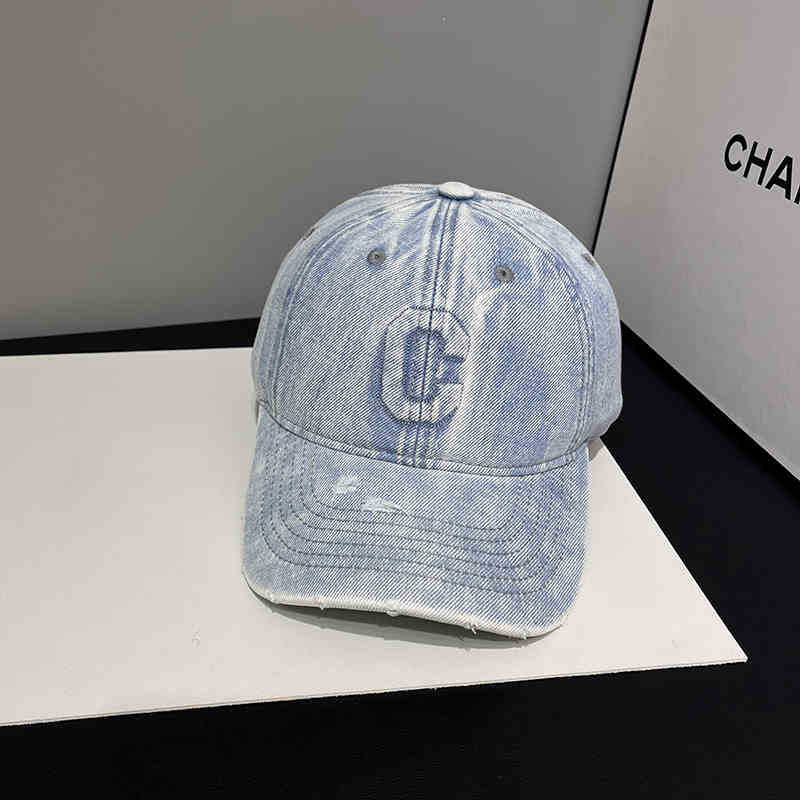 High-quality Washed Denim Ripped Baseball Caps, Men's and Women's Ins Trendy Brand C Letter Cap, Showing a Small Tide