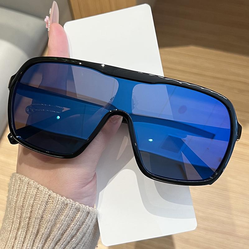 Protective Glasses New Trendy Large Frame Square Sunglasses Women One Piece Cool Sun Glasses Gradient Lens Pilot Eyewear UV400