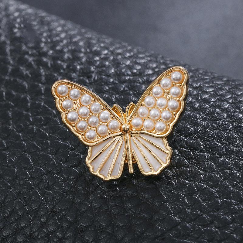 

Корейская милая брошь в виде кошки и бриллиантовой бабочки для мужчин и женщин - модная брошь для кардигана и аксессуар для корсажа