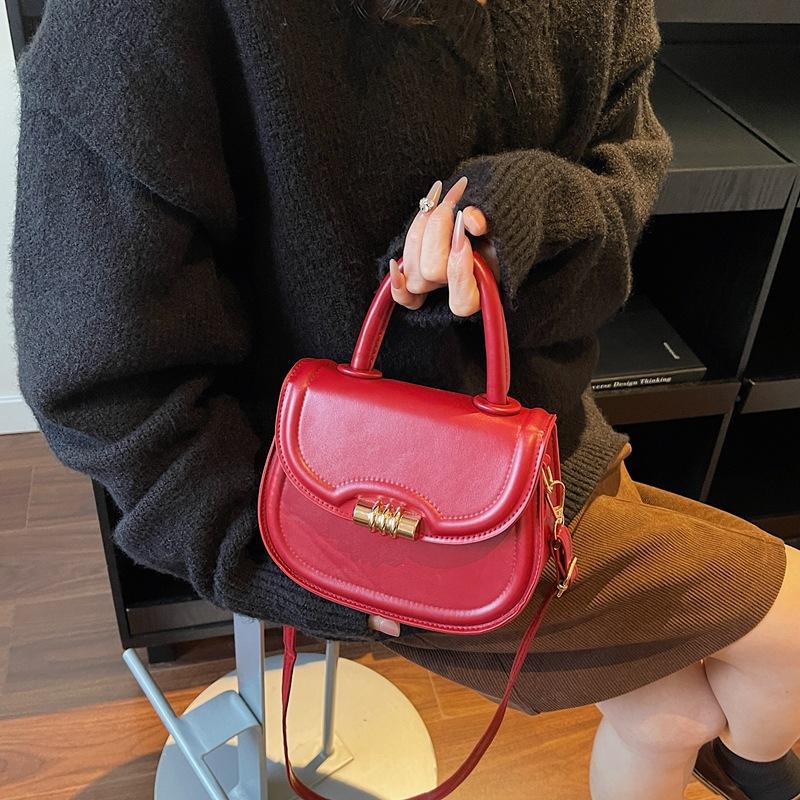 

Сумка-тоут женская 2025 осень и зима ретро сумка-седло премиальное чувство универсальная на плечо сумка-мессенджер сумка bbr оптом