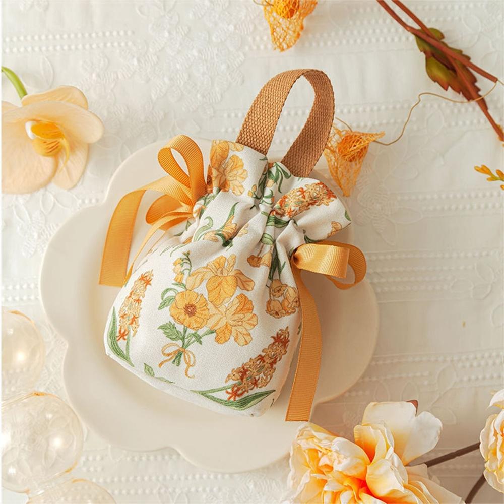 Retro Flower Handheld Candy Bags Wedding Gifts Packing Bags Portable Drawstring Candy Storage Bags Wholesale New 2024