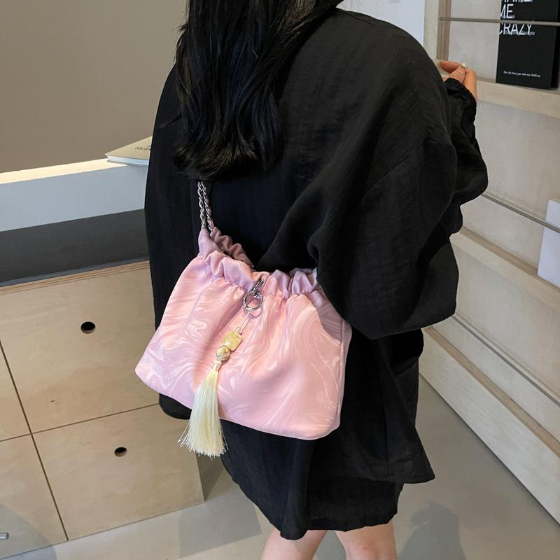 New Temperament and Fashionable Design One-shoulder Crossbody Fashionable Solid Color Retro Draw Chain Texture Crossbody Bag