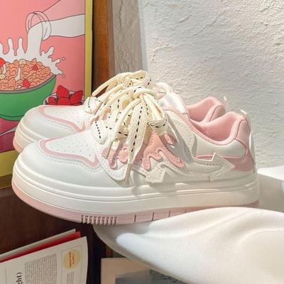Białe buty damskie Buty na wiosnę i jesień Nowe lekkie ładne buty studenckie na każdy mecz oddychające buty do deskorolki