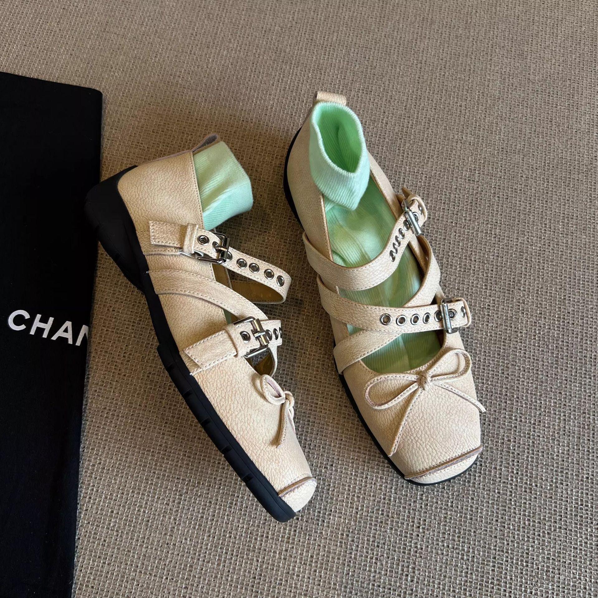 

Версия из овчины~ Спортивные балетки с квадратным бантом на ремне с крестообразной пряжкой, неглубокий вырез, кожаные ретро-туфли Мэри Джейн 40