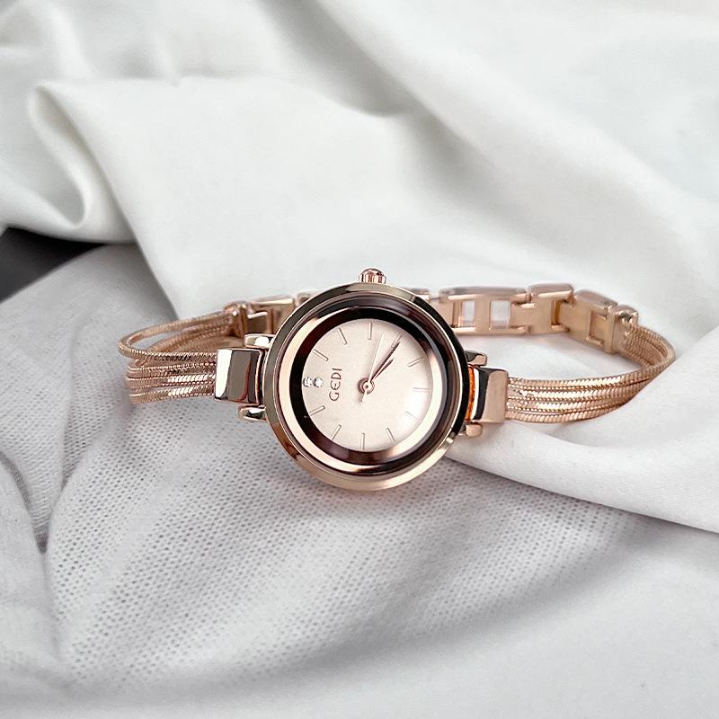 Fashion Accessorie Women's Silver Niche High-End Bracelet Watch Exquisite Small Fringed Retro Temperament Quartz Watch