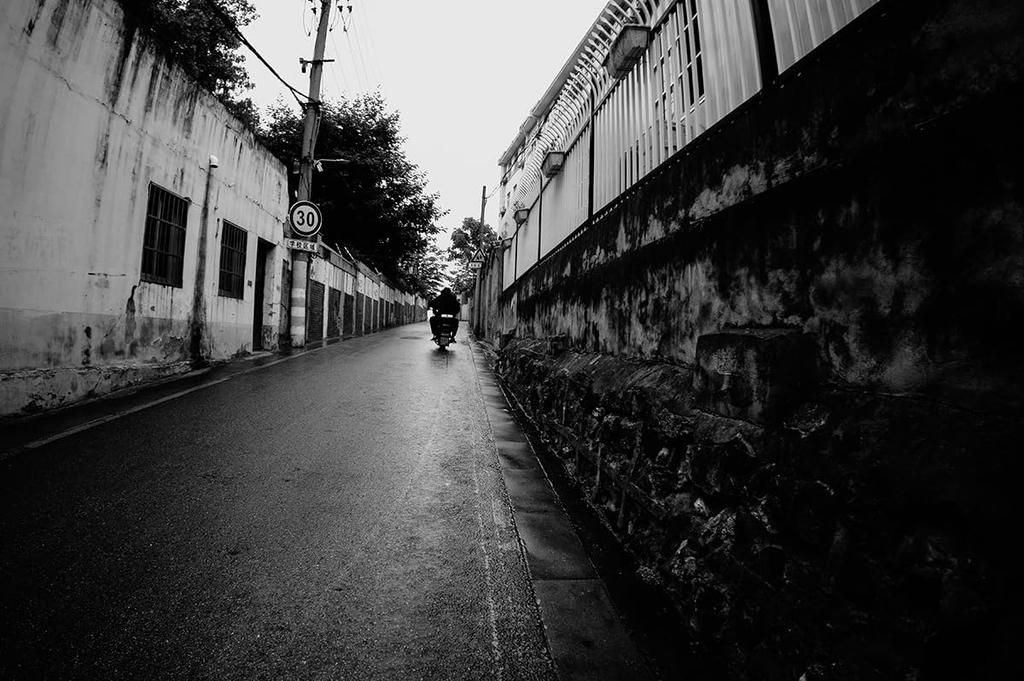 AstrHori 10mm II Black Ultra Wide Angle Lens for E Mount Rock Star Year F8.0 APS-C [2 Warranty]