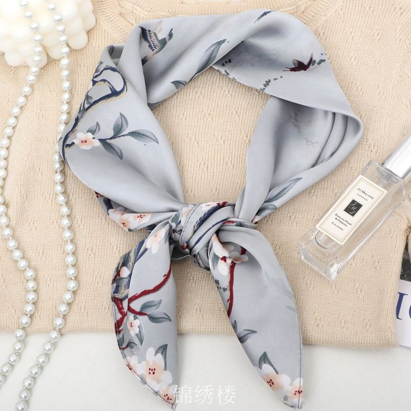 

Квадратный шелковый шарф-сатин для женщин: Идеальный шейный платок для мам среднего и пожилого возраста с элегантным и универсальным дизайном