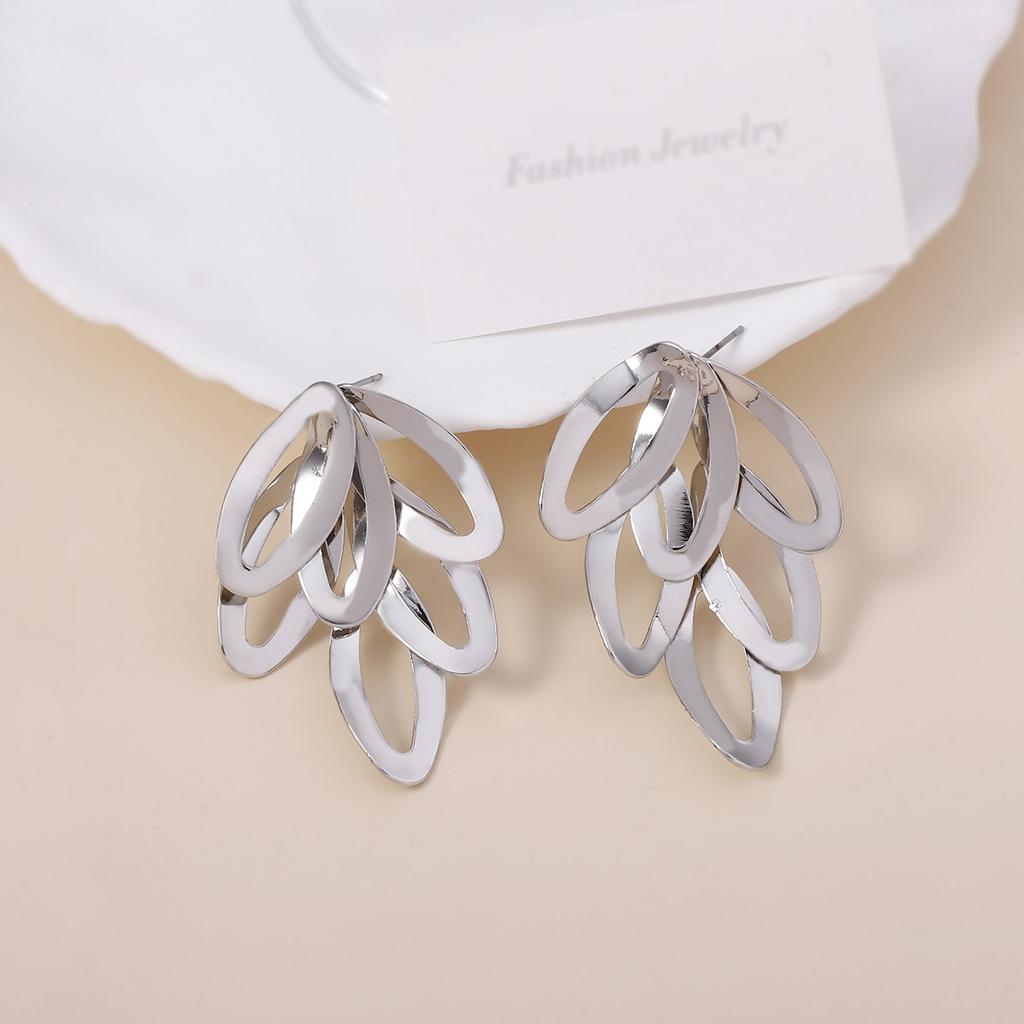 Retro Exaggerated Metal Hollowed-out Leaf Personalized Stud Earrings with a Niche Design Sense for Women