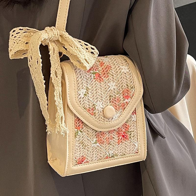 

Трендовая женская нишевая текстурная маленькая сумка кроссбоди на плечо 2025