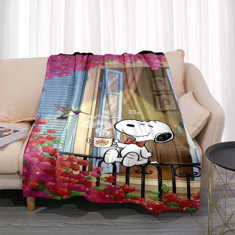 Cute Snoopy print soft and warm blanket, perfect for naps, sofas, beds, camping trips, the office, birthday and holiday gifts.