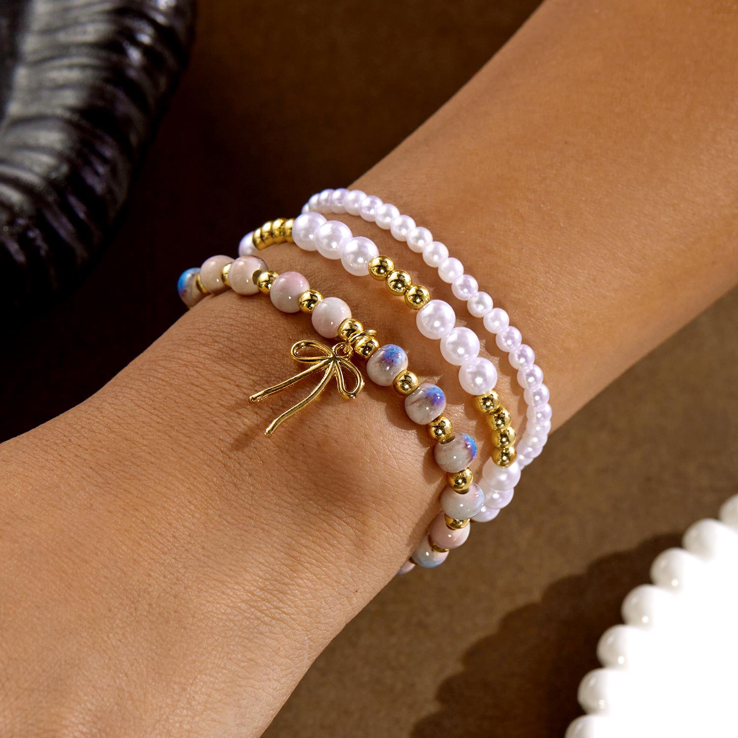 

European Pearl Beaded Bracelet Set: Fashionable Ceramic Bow Knot Design (3 Pieces) розовый/фиолетовый