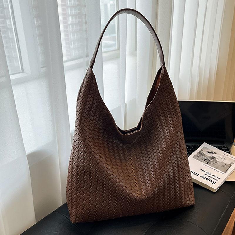 Retro woven bag women's large-capacity autumn and winter leisure shoulder mother and child bag commuter tote bag