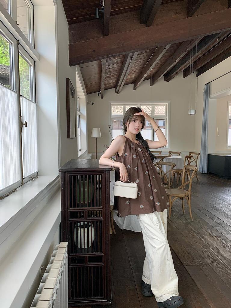 Korean Chic Floral Halter Vest - 2025 Summer Style for Women: Petite Vacation Shirt