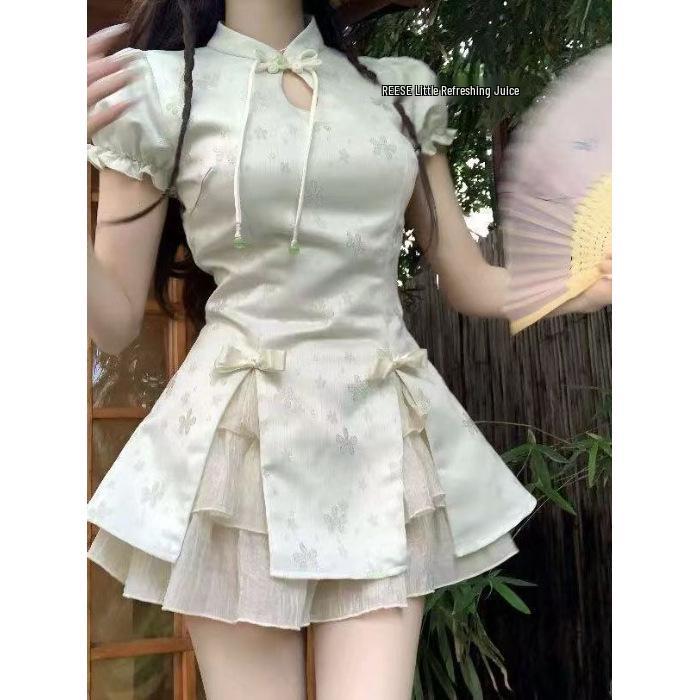 Retro Chinesischer Cheongsam Zweiteilig: Pan Kou Puffärmelkleid