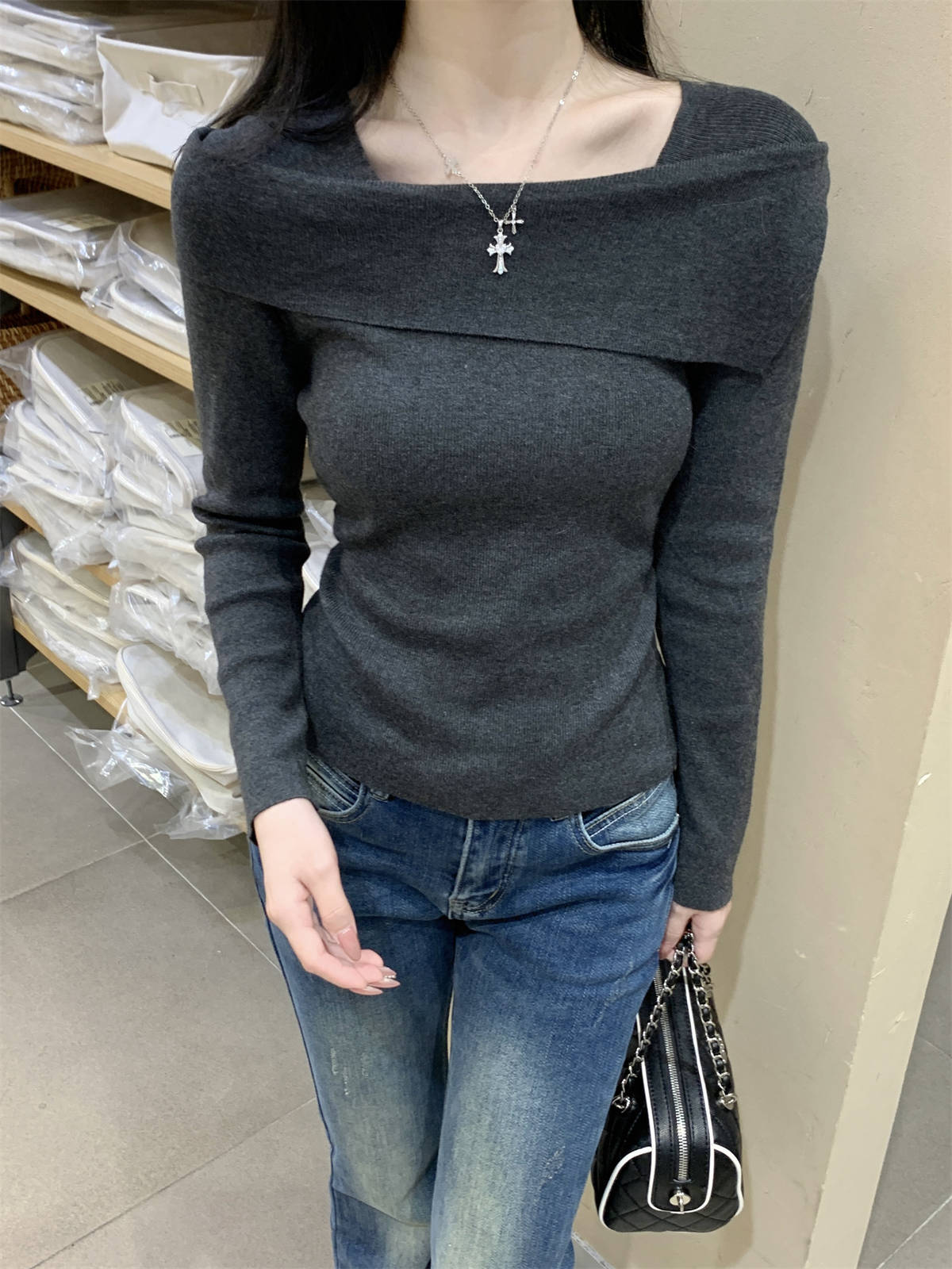 

Темпераментный элегантный свитер с вырезом, открывающим ключицы, женский осенне-зимний свитер с длинными рукавами, на подкладке, топ мягкого воскового дизайна L темно-серого