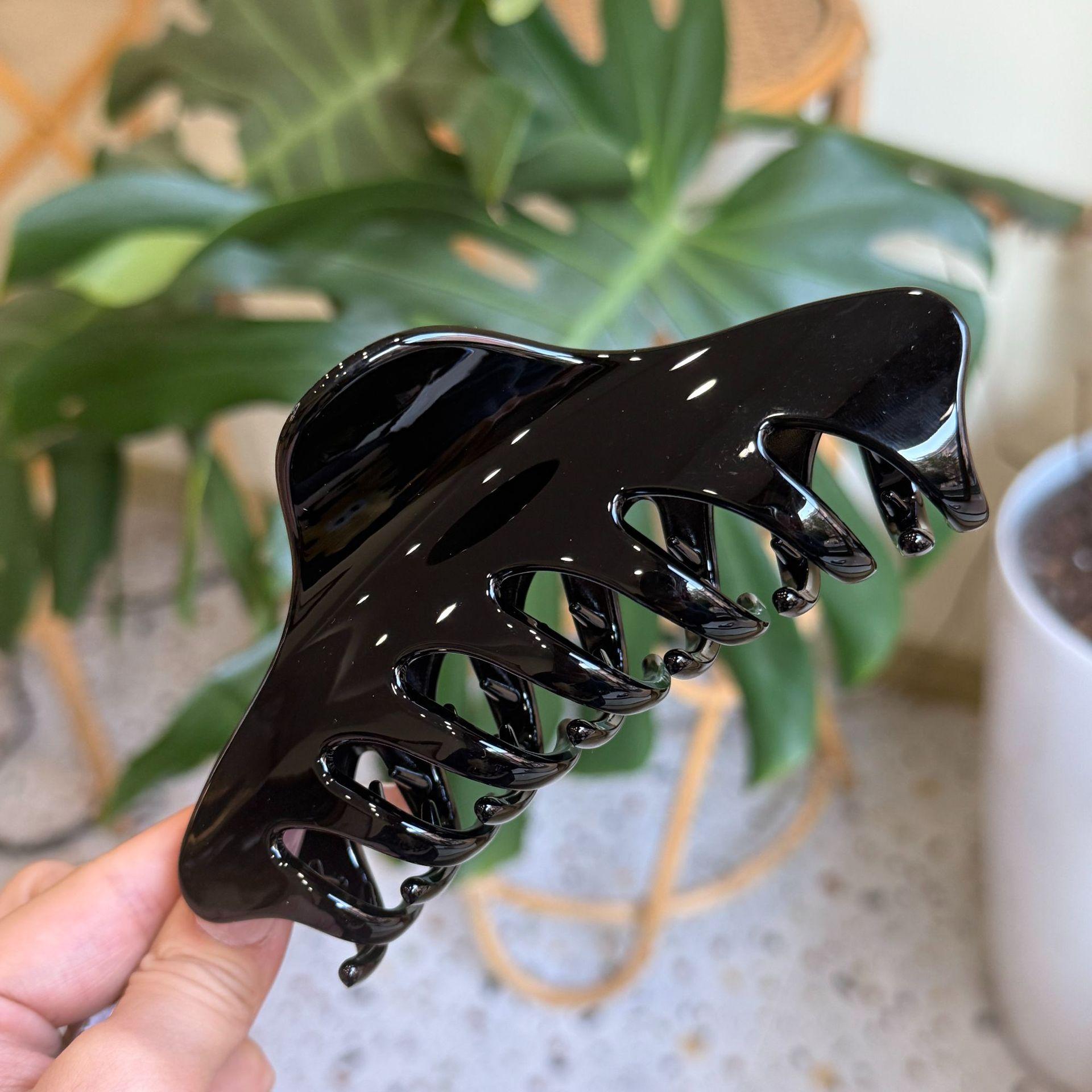 

Stylish Butterfly Hair Clip, Simple and Elegant Hair Accessory for Women, Shark Clip. 14cm