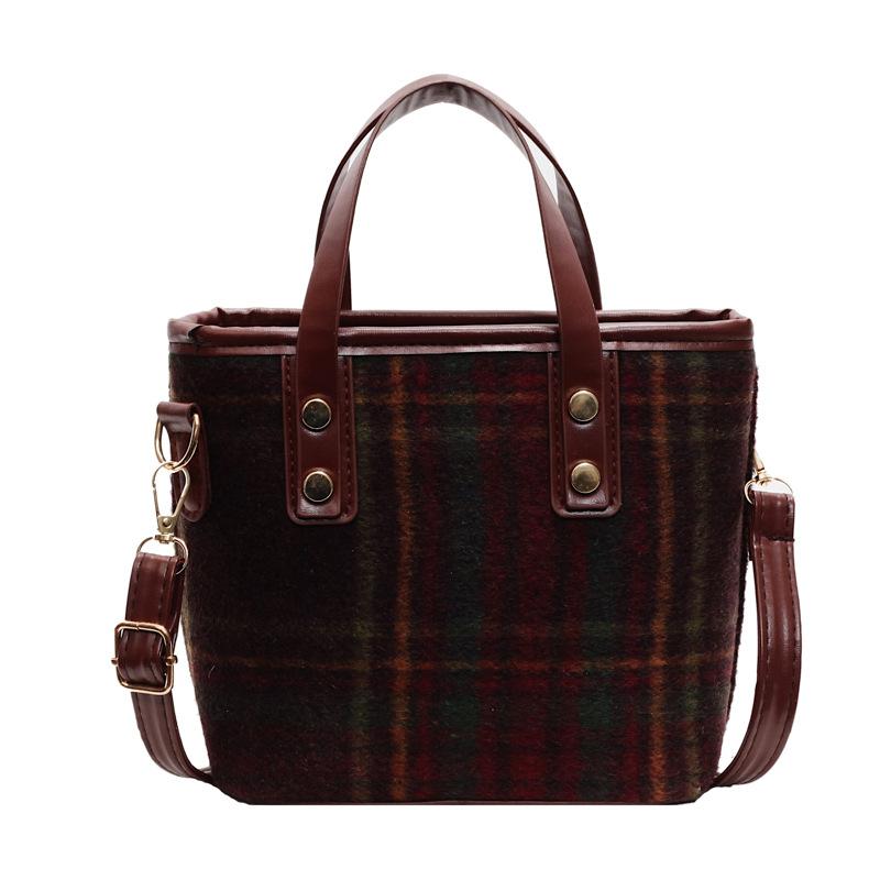 Women's bag 2025 new women's bag popular and popular versatile messenger bag fashionable portable bucket niche woolen bag