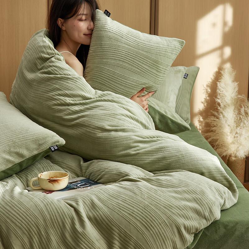 OEING Thickened Carved Milk Velvet Four-Piece Bedding Set