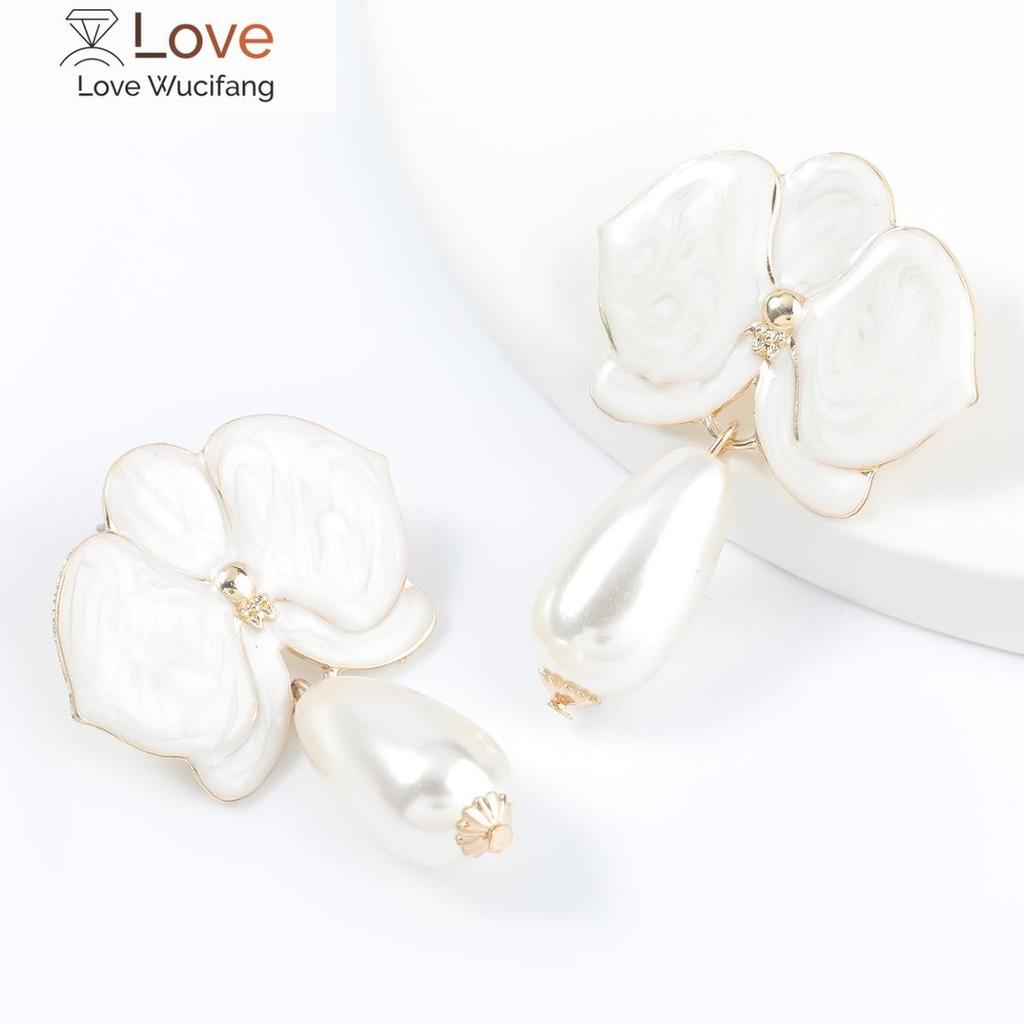 Modische und einfache Metall Tropfen Öl Blume Imitation Perle Ohrringe Mädchen beliebte Retro Tropfen Ohrringe Partei Schmuck Zubehör