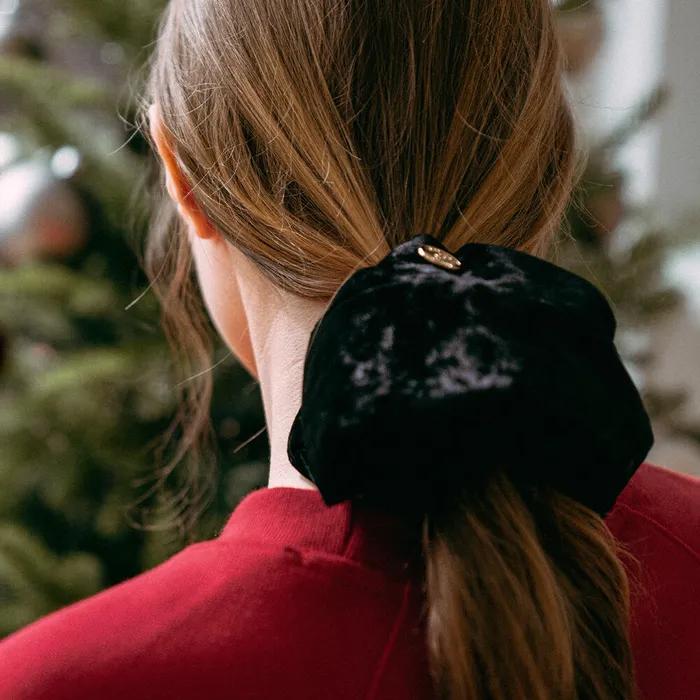 SIAC3097 Cloud Velvet Scrunchie_Black