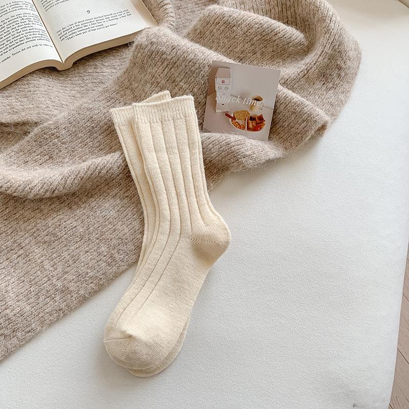 

Женские бежевые утолщенные зимние гольфы до середины икры - Теплые, холодостойкие, с широким голенищем, в японском стиле, длинные послеродовые носки One Size