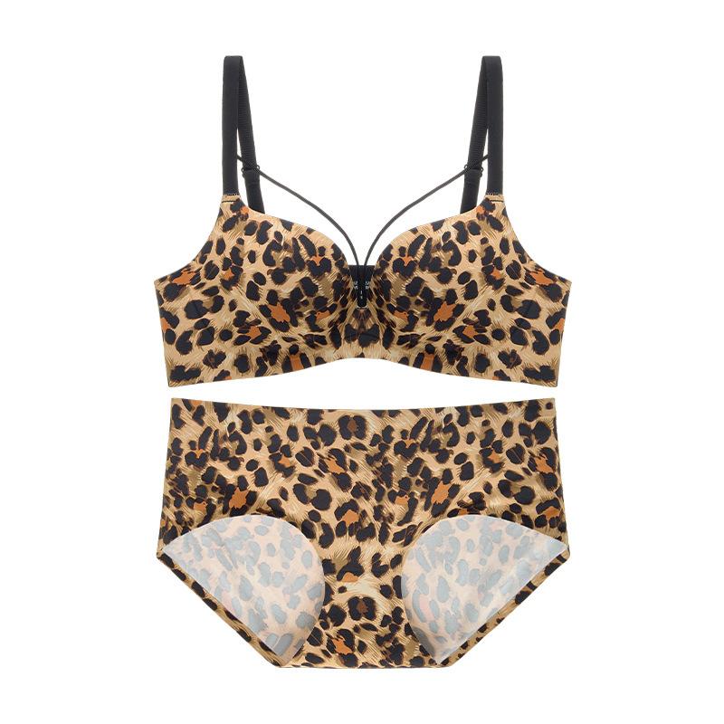 Traceless gathering, secondary breasts underwear, sexy pure desire to support, showing big breathable leopard print, small chest, no steel ring bra