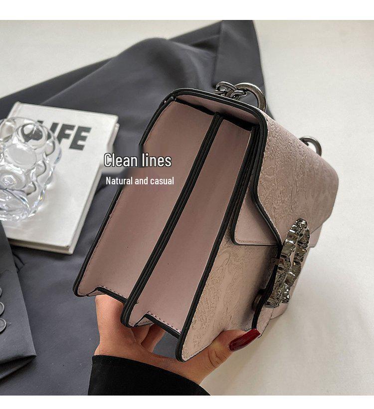 2024 Trendy Women's Crossbody Bag: Snake Head Crocodile Skin with Chain