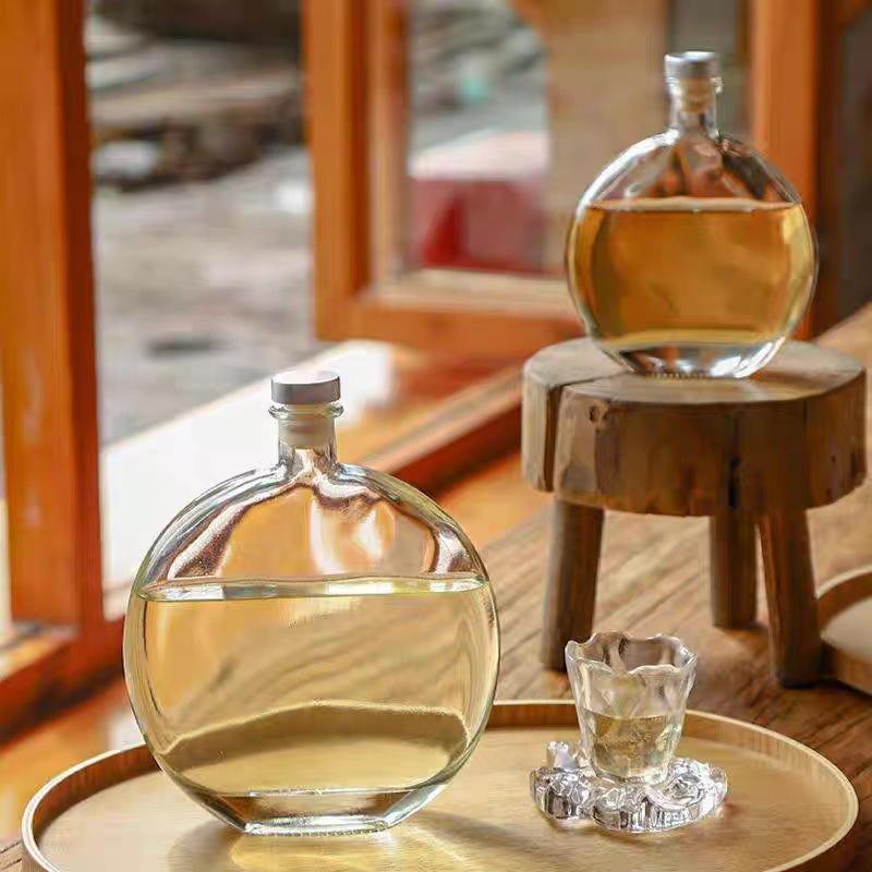 High-End Transparent Crystal Yangmei Wine & Cold Brew Coffee Glass Bottle – Flat Round Design, Sealed, Small Size