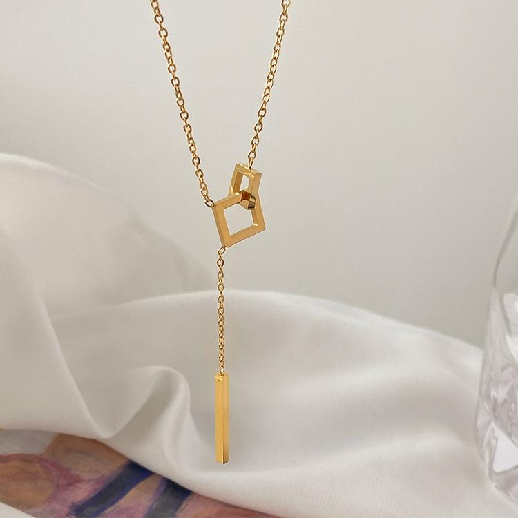 Interlocking light luxury fashion Japanese versatile design sense simple female collarbone chain exquisite high sense versatile niche