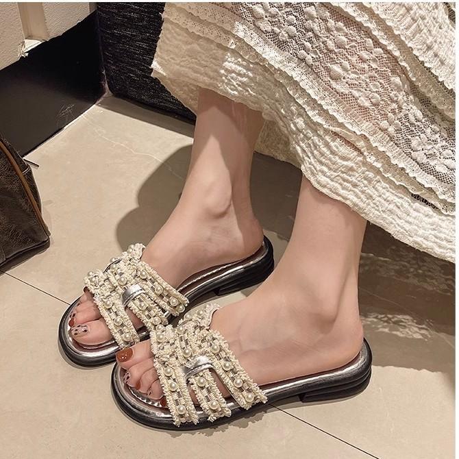 2025 summer and autumn new Xiaoxiangfeng pearl slippers women's outer wear flat bottom one-word drag versatile beach sandals with skirt