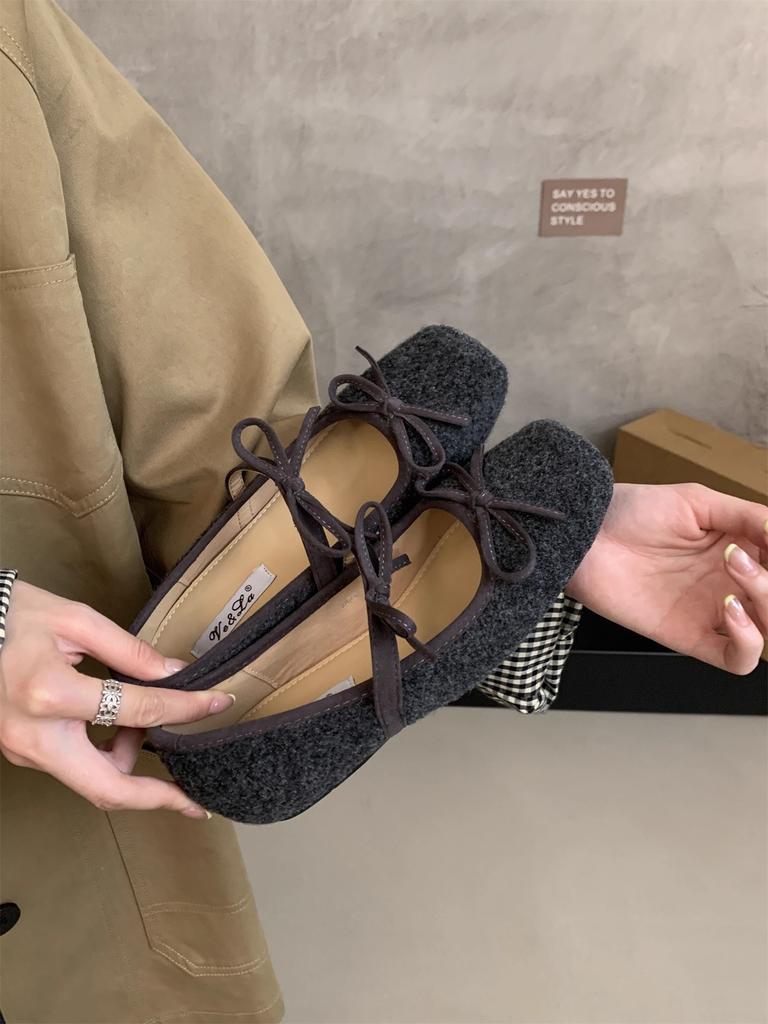 Version coréenne de chaussures en laine à nœud en laine à bout carré pour femmes printemps et hiver 2025 nouvelles chaussures Mary Jane polyvalentes à bouche peu profonde en velours