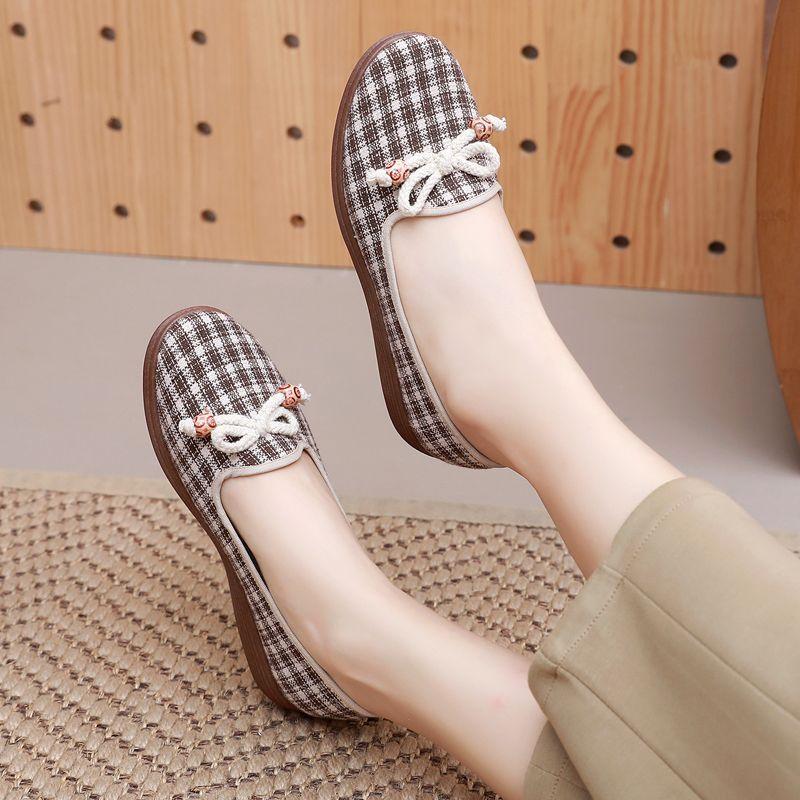 Spring and Summer Women's Singles Shoes One Foot Soft Soled Shoes Flat Bottom Anti Slip Casual Mom Shoes