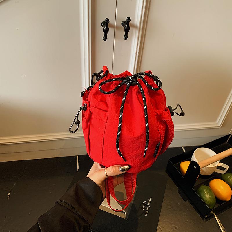 Niche fashion crossbody drawstring bucket bag new casual simple versatile commuter shoulder bag