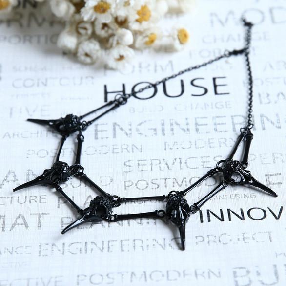 Gothic Bird Skull Necklace With Cross Chain For Women In Antique Style чёрный