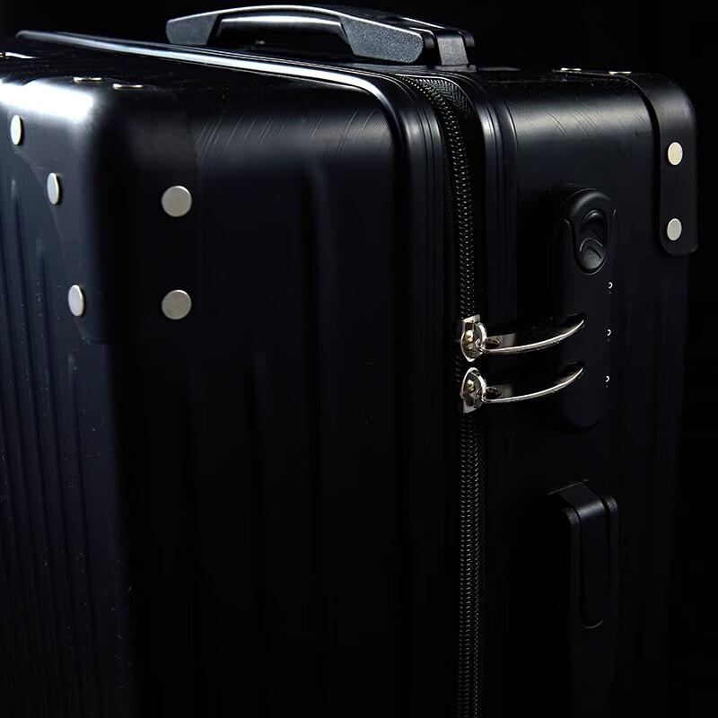 ZMN Tova Classic Vertical Stripe Suitcase