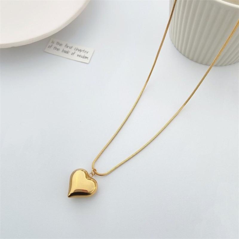 Y2K Aesthetic Chunky Heart Choker Necklace for Women Summer  Teen Girls 3D Peach Pendant Necklace Copper Clavicle Chain