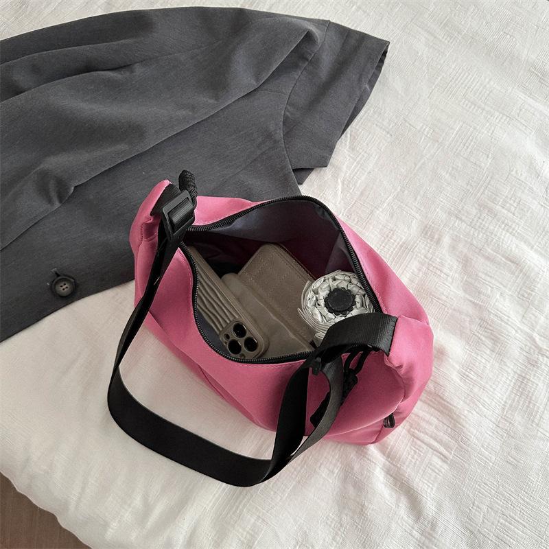 Fashion versatile underarm large-capacity Oxford cloth bag women's 2025 new autumn and winter commuting single shoulder dumpling bag