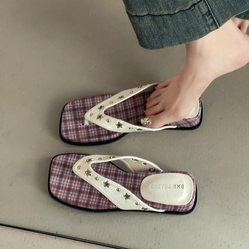 Square head plaid thick-soled girls' flip-flops fashionable summer versatile design toe vacation wedge slippers sandals