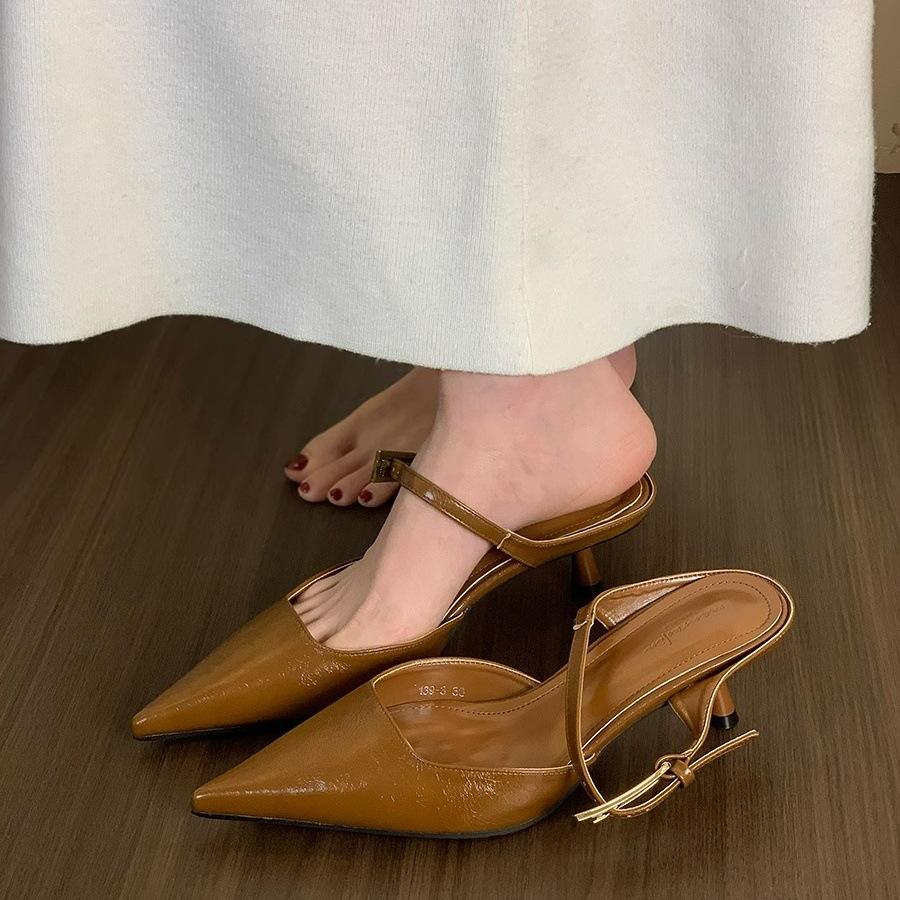 Französische schwarze mittelhohe Absätze Tasche Kopf Halbschuhe Damenschuhe tragen 2025 neues Temperament Society-Lady halbes Tablett einzelne Schuhe