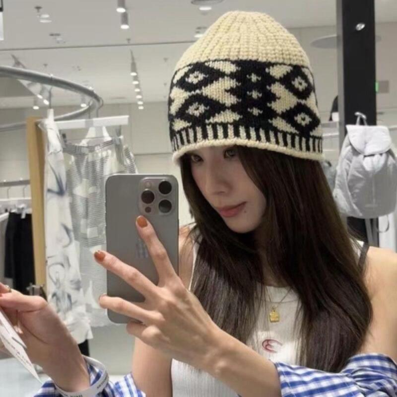 Women's Nordic Weaving Pattern Mood Beanie