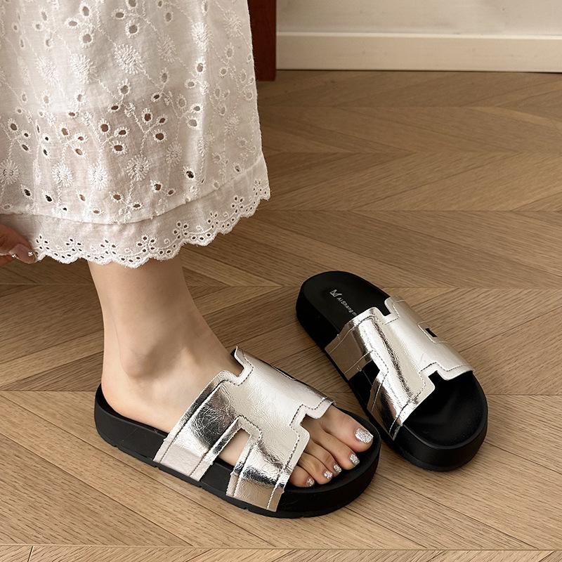 

Silver niche fashionable one-word slippers trendy personality girl feeling cool slippers women s thick-soled versatile non-slip beach shoes 35 серебряный
