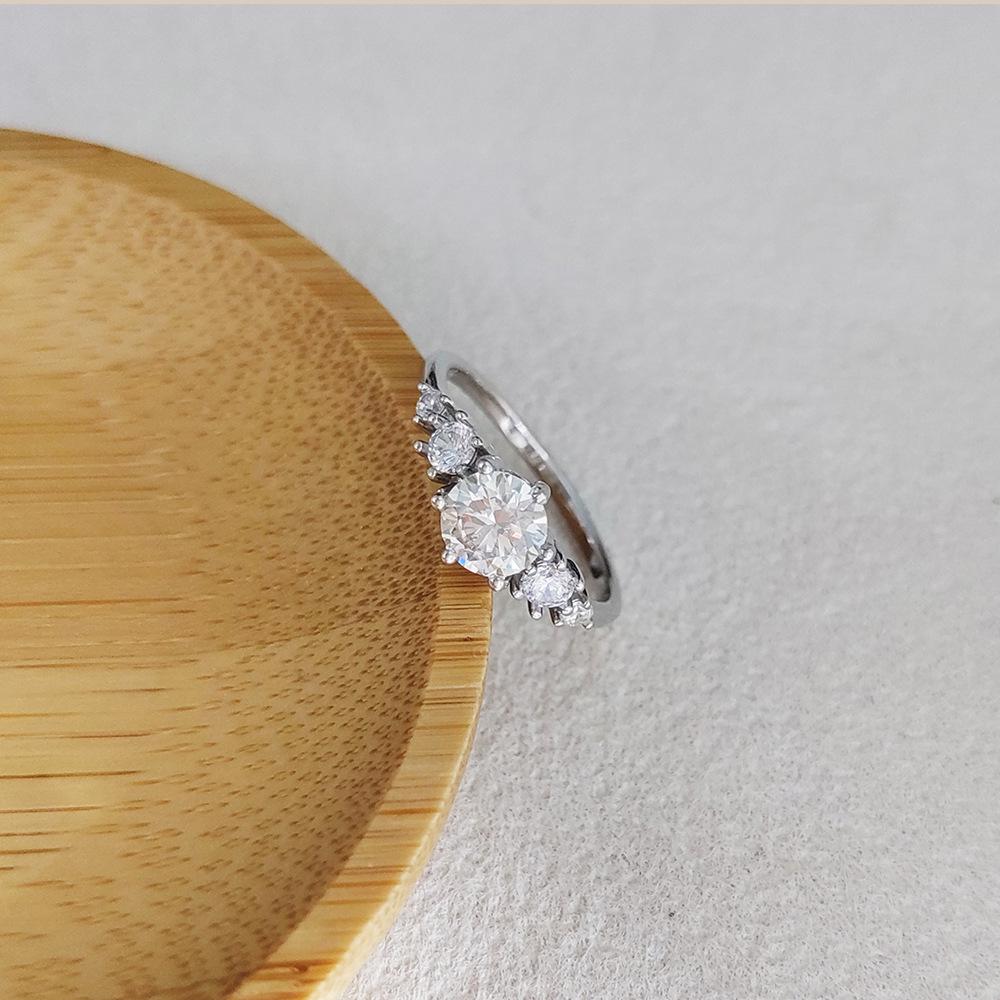 1 Carat Moissanite Classic Six-Claw S925 Silver Ring for Women