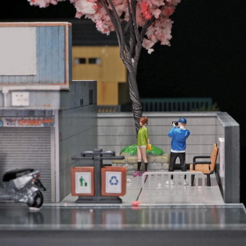 1:64 Scale Hand Painted Resin Collectible Figure Miniature Model Accessories Realistic Photographer Figure Model Gift