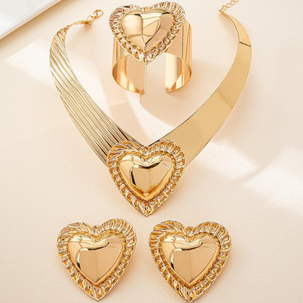 Exquisite French Temperament Jewelry Personalized Temperament Love Earrings Fashion Light Luxury Retro Versatile Metal Earrings